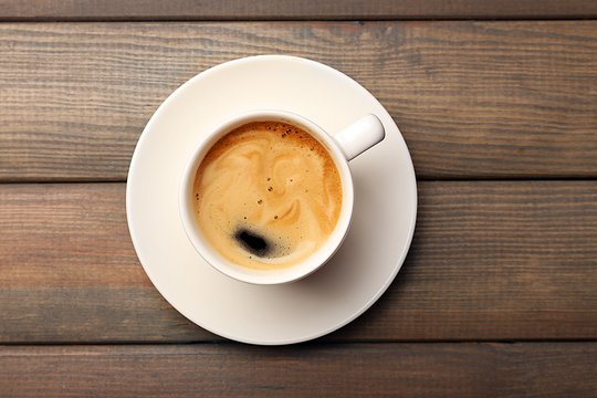 Kasdien reikėtų išgerti bent po 4 puodelius kavos. Paaiškino, kodėl