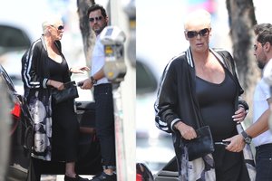 54-erių buvusi Sylvesterio Stallone žmona susilaukė penkto vaiko