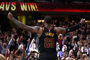 Už LeBrono Jameso NBA finalo marškinėlius sumokėta šešiaženklė suma