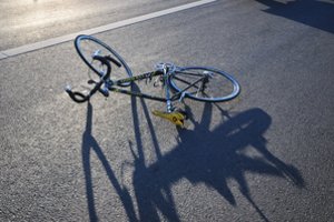 Tragiška avarija Utenos r.: pėsčiąją partrenkęs dviratininkas mirė ligoninėje