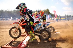 Į motokrosą įsitraukusiems vaikams tėvai taiko neįprastą motyvacinę priemonę