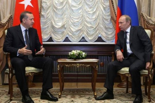 Vladimiras Putinas giria perrinkto Turkijos prezidento „didelį politinį autoritetą“