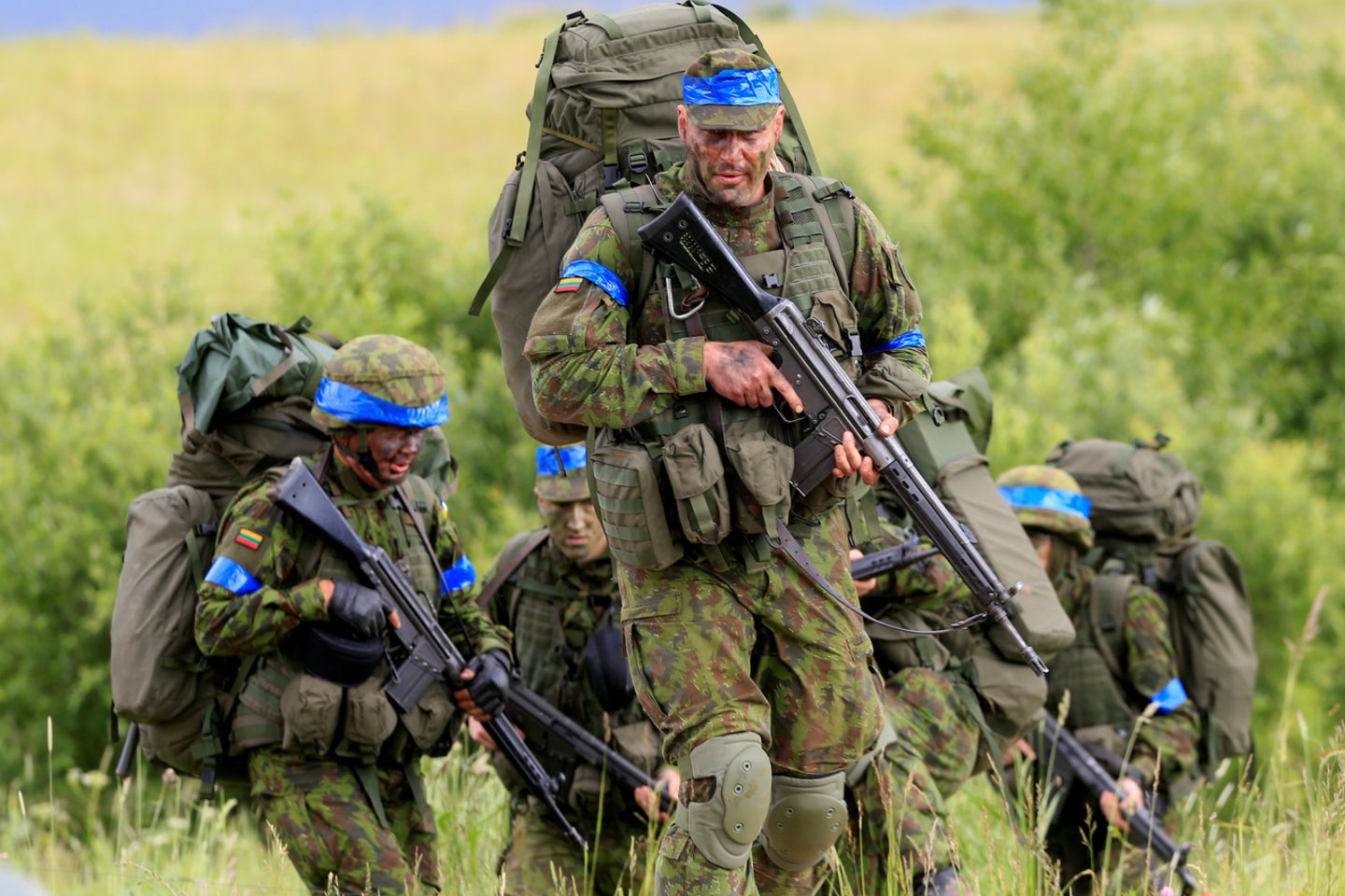  Lietuvos kariuomenės būstinėje greitis yra labai svarbus. Supakuotos kuprinės visada laukia paruoštos, jeigu prasidėtų konfliktas.<br> Reuters/Scanpix nuotr.