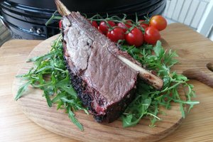 Lėtai ir ilgai kepti jautienos šonkauliai patiks net išrankiausiems