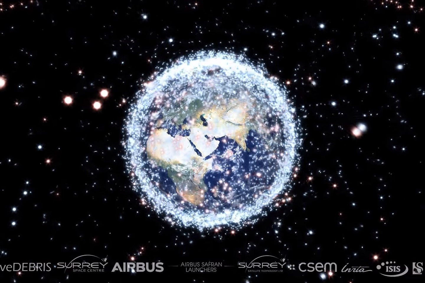  NASA duomenimis, aplink Žemę orbitoje skrieja 8000 tonų kosminių šiukšlių.<br> YouTube stop-kadras.