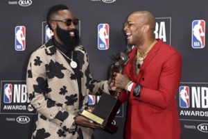 NBA apdovanojimai: J. Hardenas sulaukė pripažinimo, geriausiu treneriu tapo D. Casey