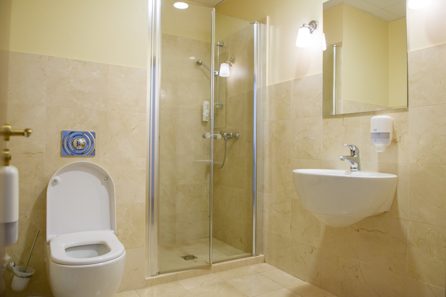 Kiekviena palata yra skirta vienai gimdyvei su lydinčiu asmeniu ir turi savo individualų vonios kambarį.<br>J.Stacevičiaus nuotr.