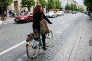 Kokiu atstumu yra saugu aplenkti dviratininką? Sieks įteisinti reikalavimą