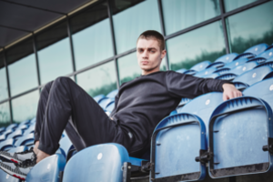 Sportinių aprangų gamintojas rodo, kad meilė sportui nesibaigia už salės durų