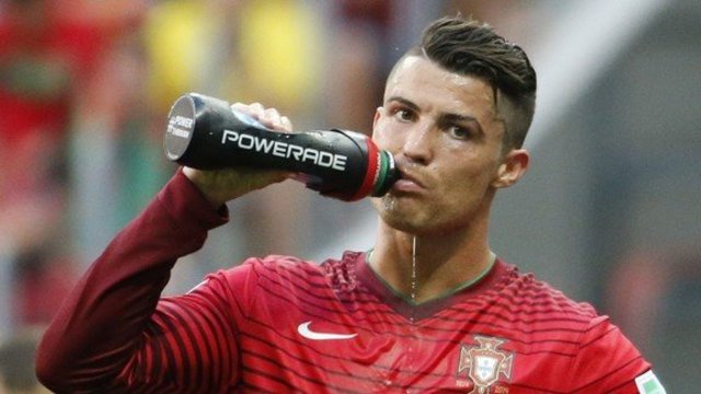 Irano treneris įsitikinęs – Cristiano Ronaldo turėjo gauti raudoną kortelę