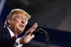 D. Trumpas skelbia kelionių draudimo pergalę prieš „isterišką“ žiniasklaidą