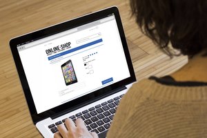 Įspėjo apie internete plintančias klastotes. Jos gali būti pavojingos