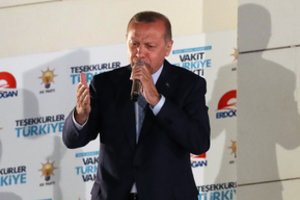 Turkija užsipuolė ES dėl „veidmainiško“ požiūrio į stojimo derybas