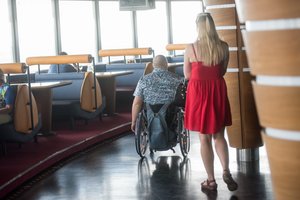 Neįgalieji vėl laukiami Vilniaus televizijos bokšte, bet su išlyga