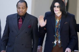 Vėžys pasiglemžė Michaelo Jacksono tėvo gyvybę