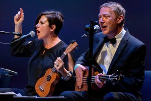 TheATRIUM pabaigtuvės – ukulelėmis grojantys britai šokdino festivalio publiką