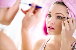 Įspėjo moteris: populiarios grožio priemonės gali stipriai pakenkti sveikatai