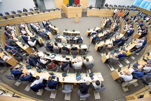 Seimas pritarė įvedamoms „Sodros“ luboms, didės atlyginimas „ant popieriaus“