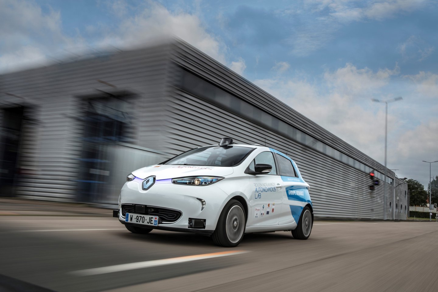 Projektui ruošiami keturi savivaldžiai „Renault Zoe“ elektromobiliai ir „i-Cristal“ mikroautobusas.<br> Gamintojo nuotr.
