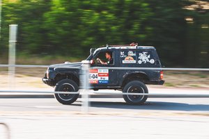 Prie didžiausio bekelės maratono starto stojo 33 visureigiai ir motociklai