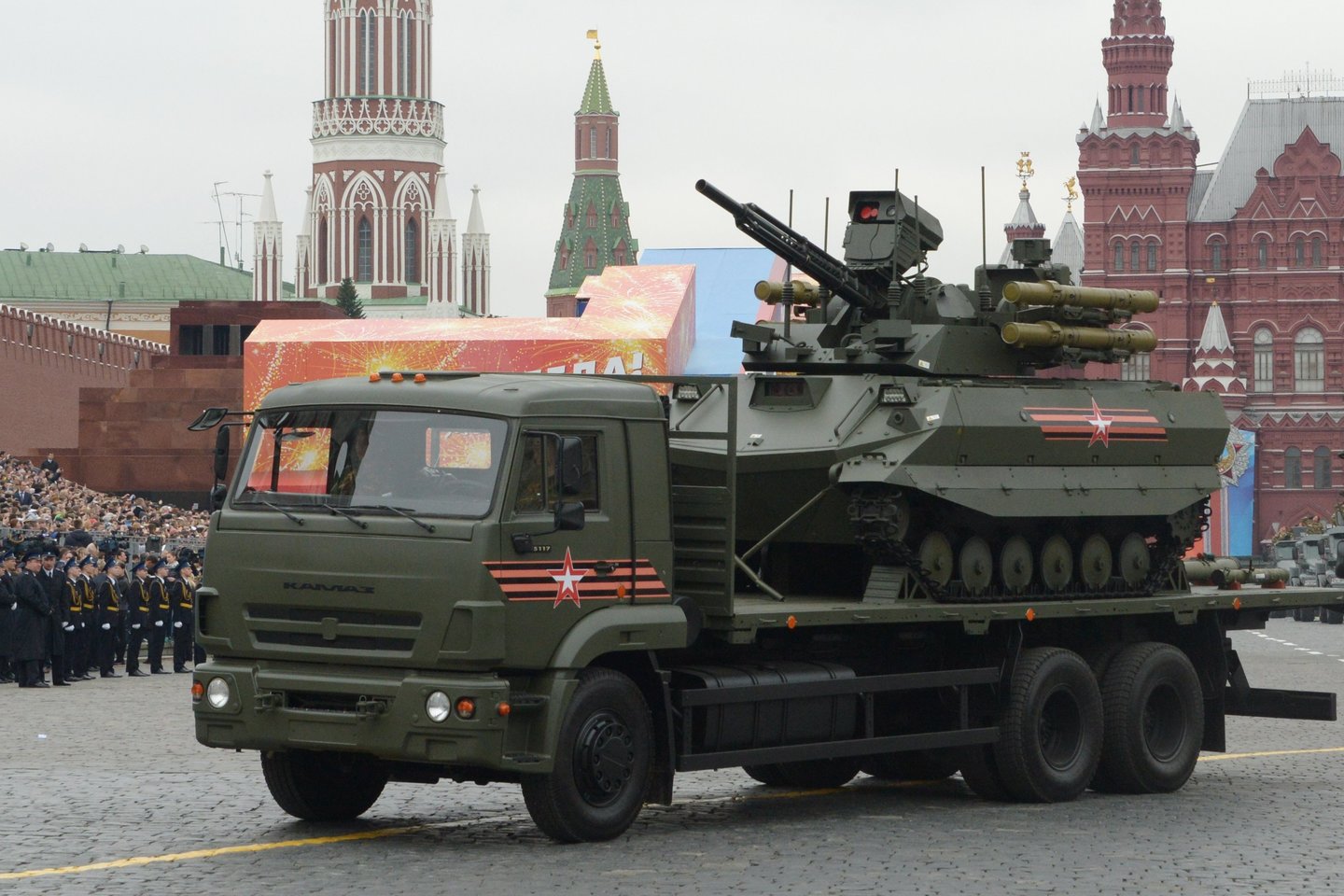  „Uran-9“ pristatymas Maskvos Raudonojoje aikštėje,<br> Reuters / Scanpix nuotr.