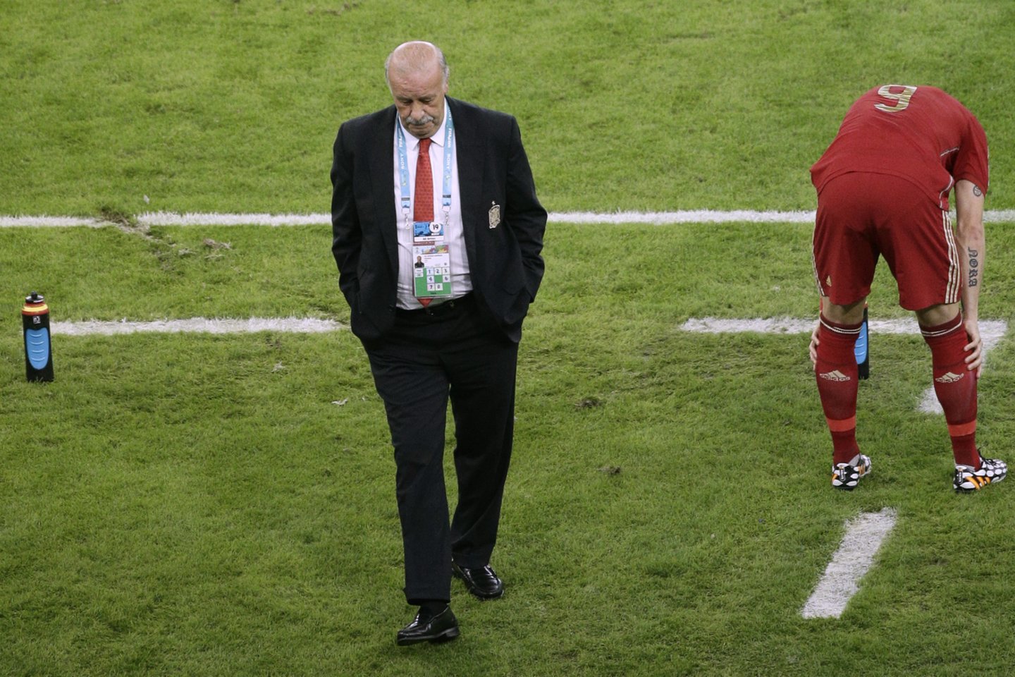  Ispanų treneris Vicente del Bosque liko be žodžių, kai 2014-aisiais krito jo komanda.<br> AP nuotr.