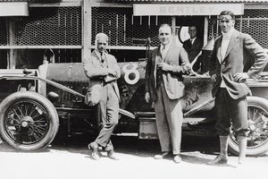 Neįtikėtina „Bentley“ istorija: dėl kliento mašinos – kelionė per pusę pasaulio