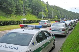 Džiaugiasi nežymėtais policijos automobiliais: „Tegul baudžia kuo daugiau!“