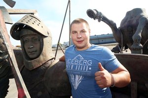 Į Kauną vežamas Vyčio paminklas pasienyje buvo įstrigęs 10 valandų