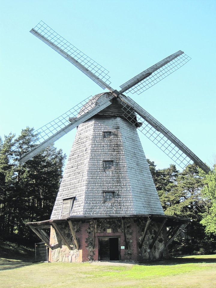 Geru oru apsilankykite Pajūrio buities muziejuje. Čia galėsite pasivažinėti ir siauruku.