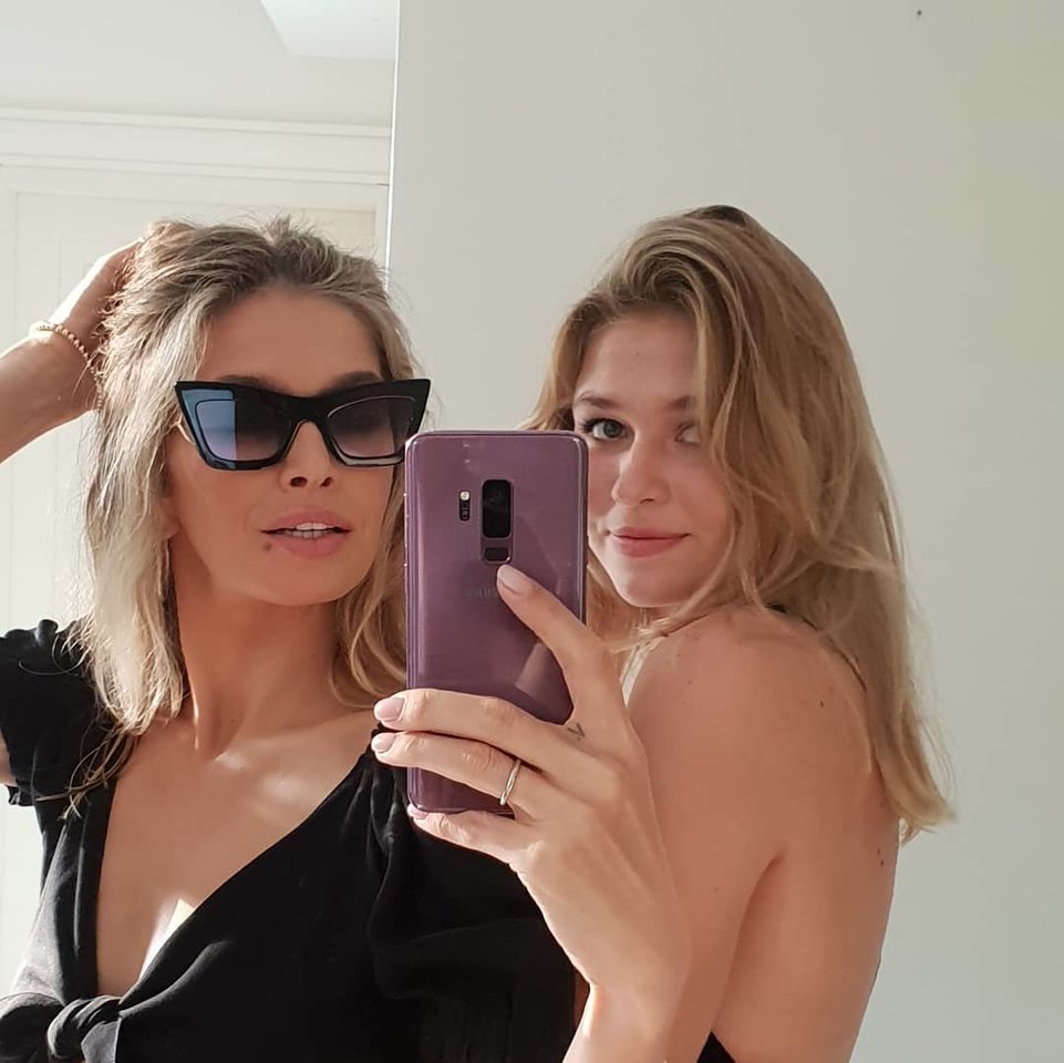  Vera Brežneva (kairėje) su dukra Sonia Kiperman.<br> Instagramo nuotr.