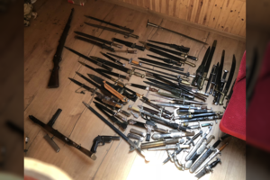 Muitininkai pas kaunietį rado didžiulę ginklų kolekciją