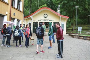 Po Žaliakalnio funikulieriaus avarijos turistai į kalną kopia pėsti