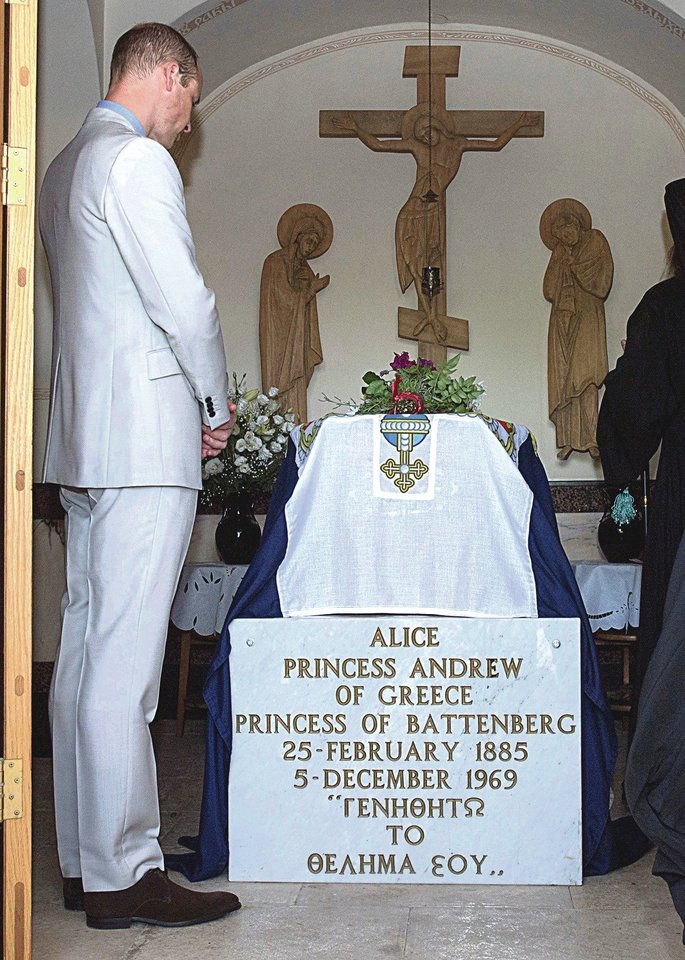 Jungtinės Karalystės princas Williamas aplankė savo prosenelės kapą.<br>Scanpix nuotr.