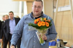 Iš sportininkų milijonus išviliojęs sukčius turi užtarėją Seime