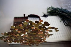 Džiugi žinia skolininkams: sumažinta leidžiama išieškoti atlyginimo dalis