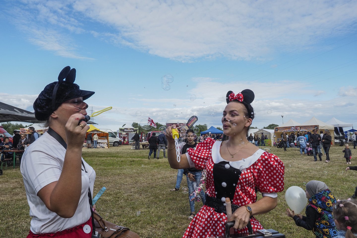 Rusnės festivalyje linksminosi Pamario krašto žmonės.<br> V. Ščiavinsko nuotr.