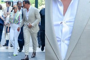 Jennifer Lopez vaikino raumeninga krūtinė netelpa marškiniuose