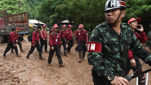Viltis negesta – gelbėtojai Tailande rado oloje įstrigusių vaikų daiktų
