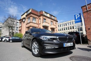 Atidžiau pažvelgė į valdžios automobilius: kainos ir pasirinkimai stulbina