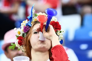 Futbolo šventė atsirūgo rusų moterims – sulaukė net grasinimų