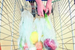 Australijos prekybos centrams uždraudus plastiką pirkėjus užvaldė „maišelių įsiūtis“