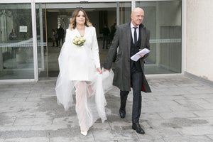 28 metais jaunesnė Ramūno Rudoko žmona parduoda vestuvinę suknelę