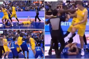 Rungtynės Filipinuose virto bokso ringu: žaidėjai daužėsi ir spardėsi, skraidė kėdės