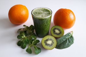 Apelsinų ir špinatų kokteilis – vasariškai gaivus ir lengvas 