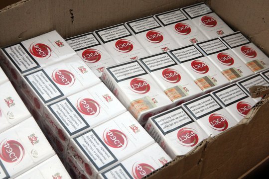 Tauragės rajone automobilyje rasta 5 tūkst. pakelių kontrabandinių cigarečių