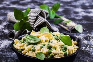 Makaronai su žirnelių padažu: sotu, gardu, lengva ir pigu