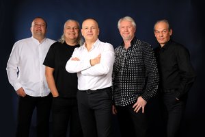 Naujai dainai grupės „Vairas“ lyderį įkvėpė universitetą baigianti dukra