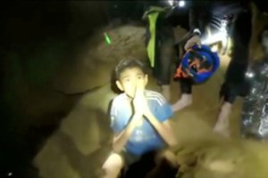 Po žeme buvę įkalinti žmonės įspėja Tailando urvo vaikus: „Blogiausia – dar prieš akis“