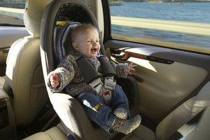 Kaip tinkamai pasiruošti ilgai kelionei automobiliu su kūdikiu?